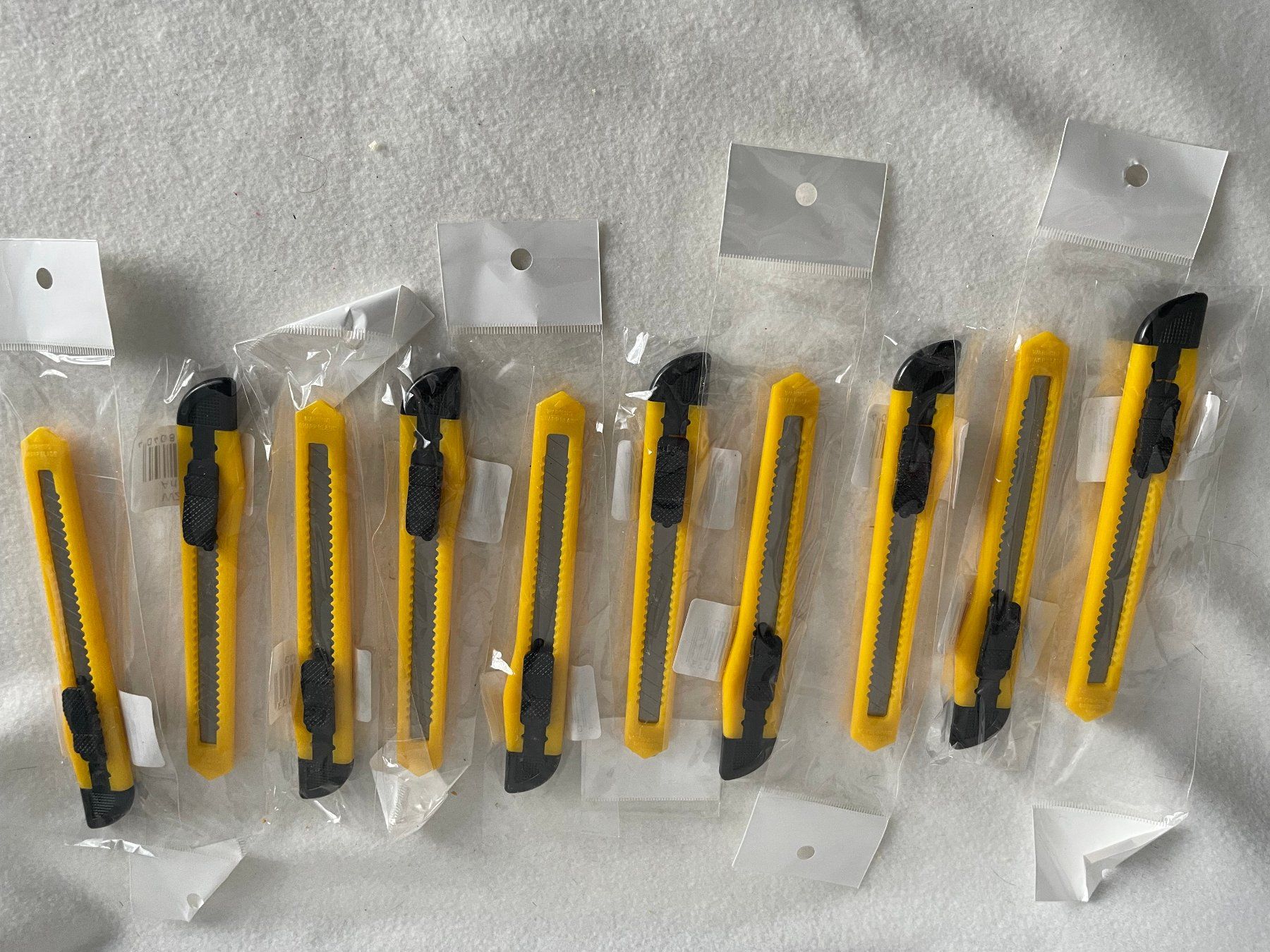 Alle Werkzeuge: Set mit 10 gelben Universal-Teppichmessern, fabrikneu   A100 – Neu und originalverpackt aus Schötz von amore14