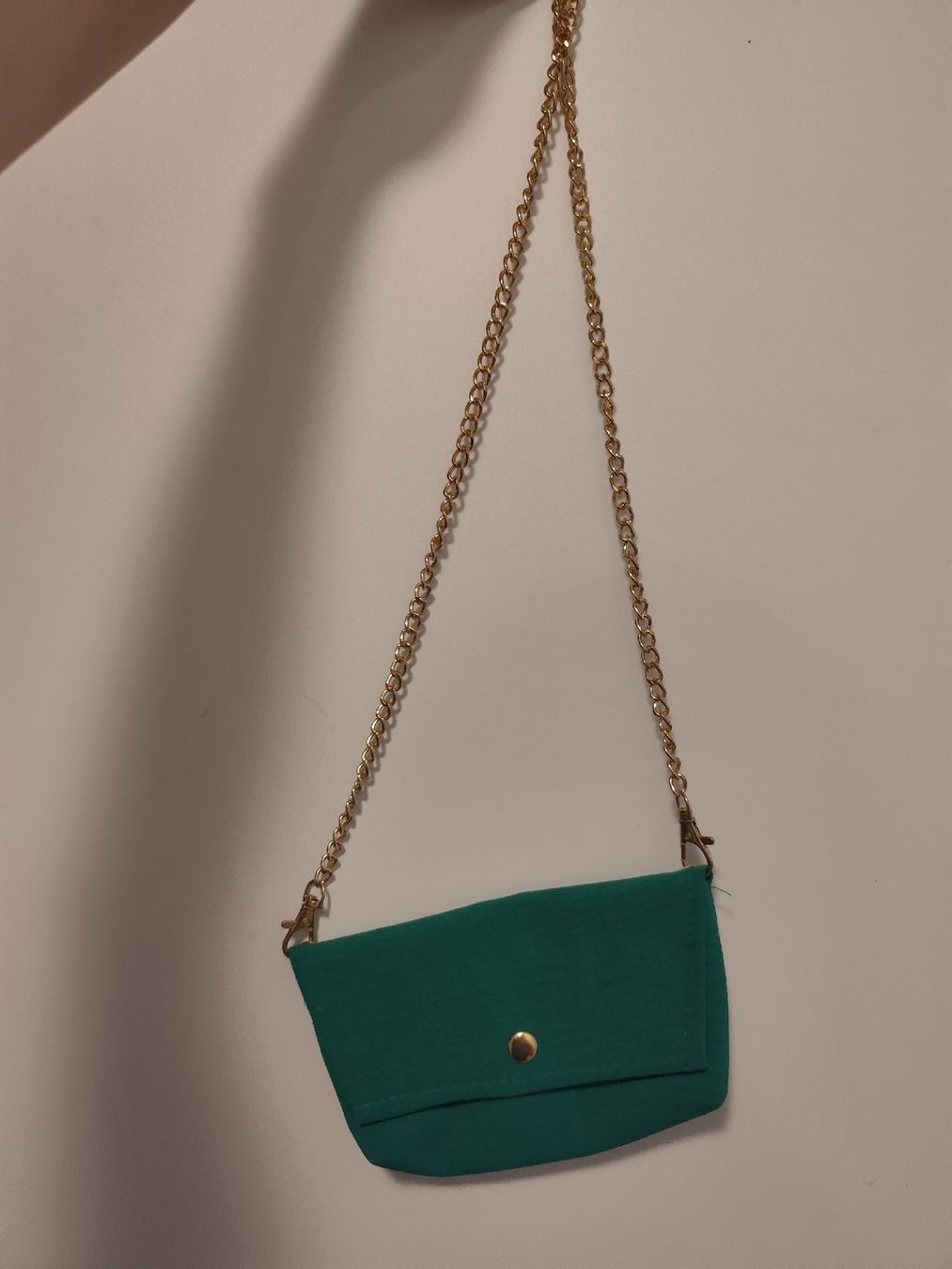 Taschen für Damen: Emerald Green Mini Bag with Gold Chain – Gebraucht aus Mägenwil von VintageGirly 1