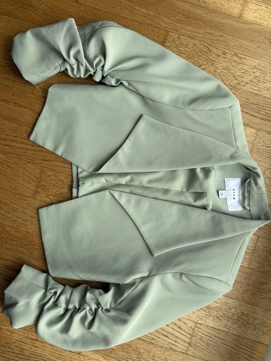 Vila Giacche: VILA VIHER CROPPED-BLAZER GRÖSSE 32 – Nuovo (secondo la descrizione) da Rorschacherberg venduto da drdupor 4