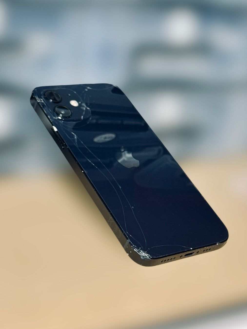 Apple Telefoni cellulari / Smartphones: châssis noir iPhone 12 pour pièces détachées – Usato da Morges venduto da DA-repa 3