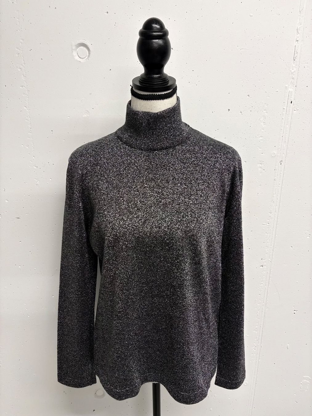 Escada Pulls & Sweat-shirts: Escada Rollkragenpullover glitzernd schwarz Gr. 38/40 – Neuf (Voir description) à Regensdorf par sec_l5cr 1