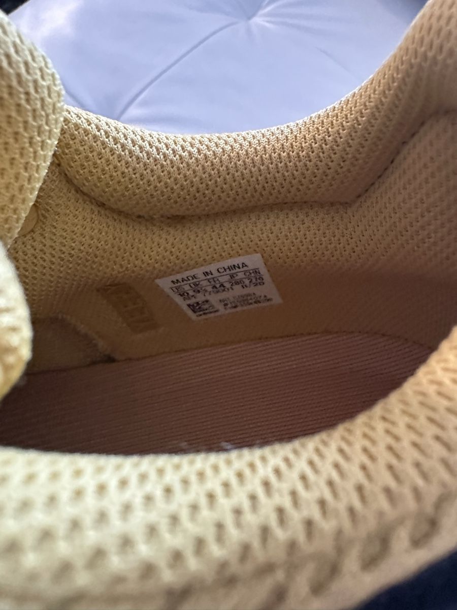 Adidas Herrenschuhe: Adidas Yeezy 700 V1 Sun Size.44 – Neu und originalverpackt aus Uitikon Waldegg von Almostheaven 3