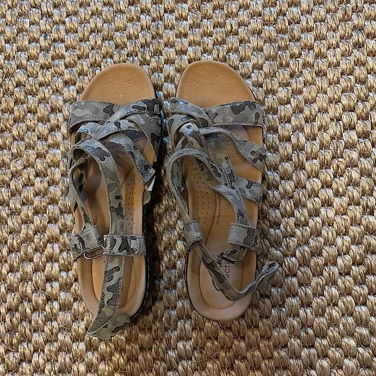 Scarpe da donna: Clarks Sandalen Gr. 39 – Usato da Flüh venduto da fuchssa1