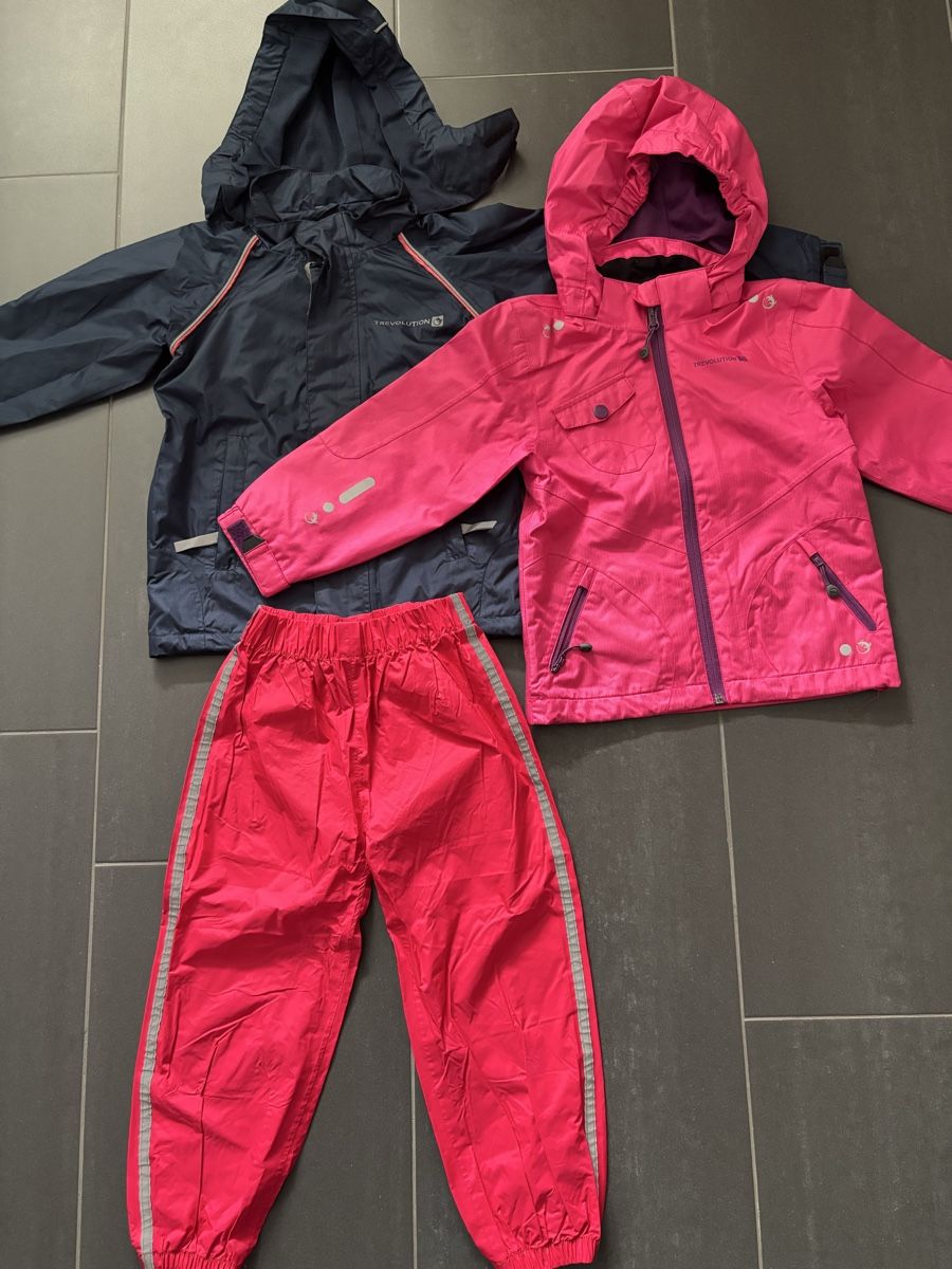 Lotti & Set di vestiti: Jacken und Regenhose Grösse 104 – Usato da Niederwangen b. Bern venduto da muidop