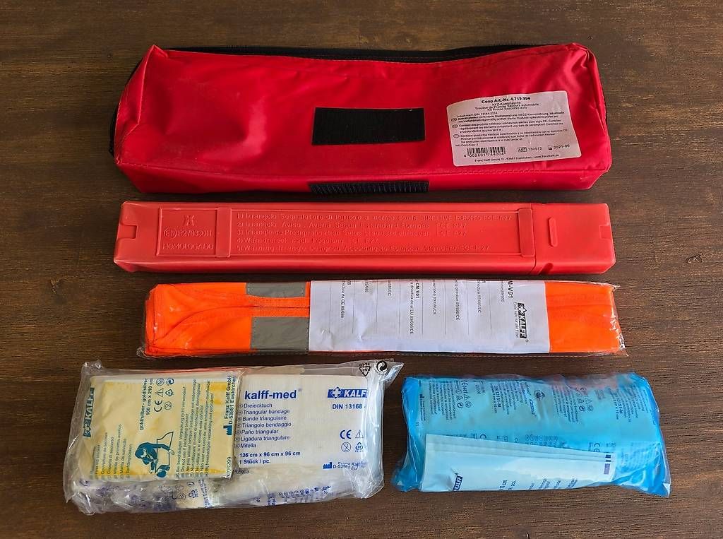 Kit di pronto soccorso: Warndreieck, Warnweste und Erste Hilfe Set – Usato da Steinerberg venduto da Bcsbcs 1