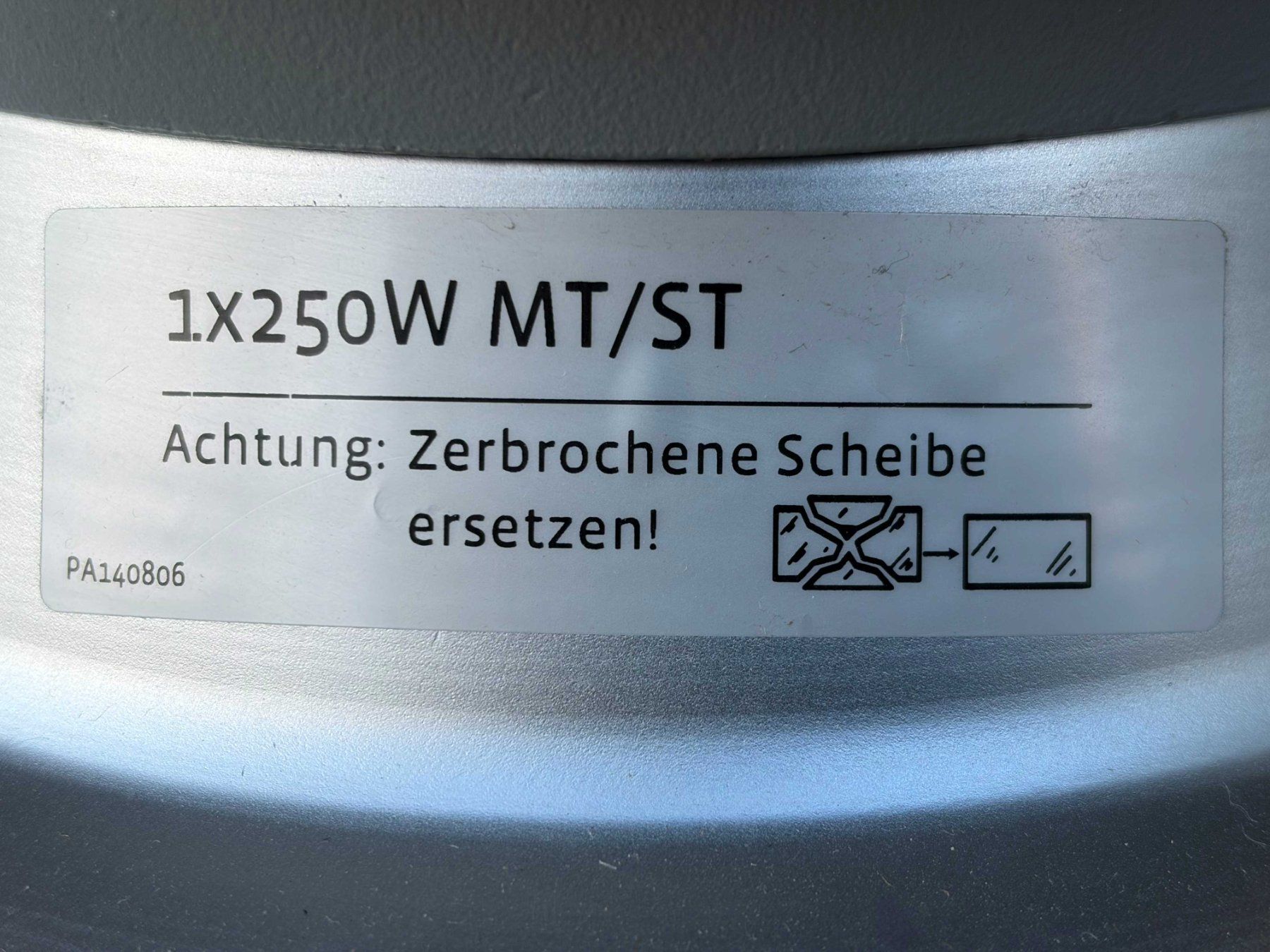 Schweizer Armee Lampade: Hallenlampe Industrielampe – Usato da Oberkulm venduto da OHO19 6