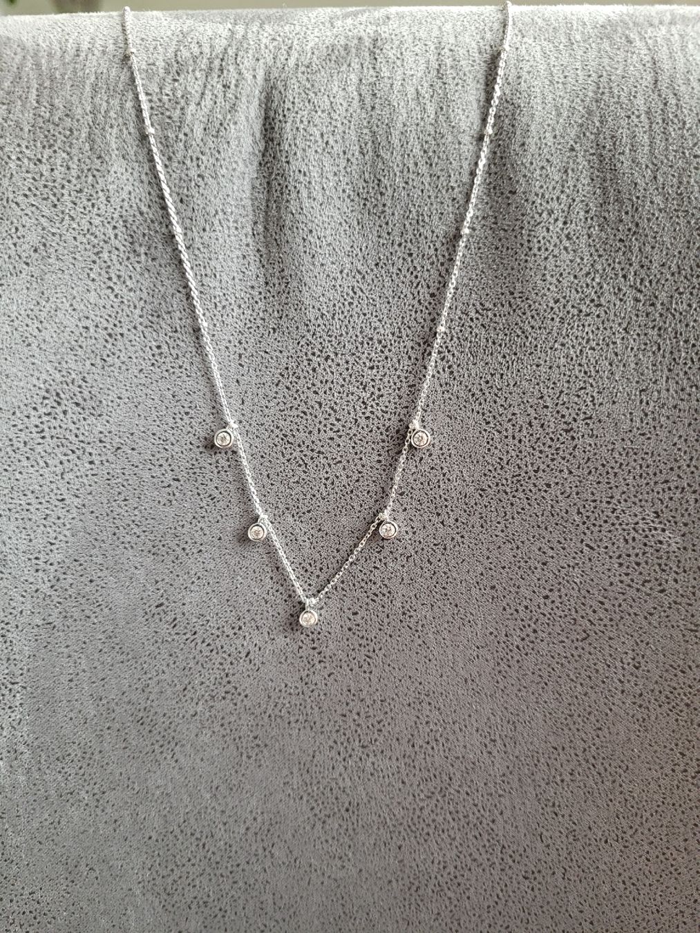 Colliers: Halskette mit zarten Details – D'occasion à Bünzen par Milly32