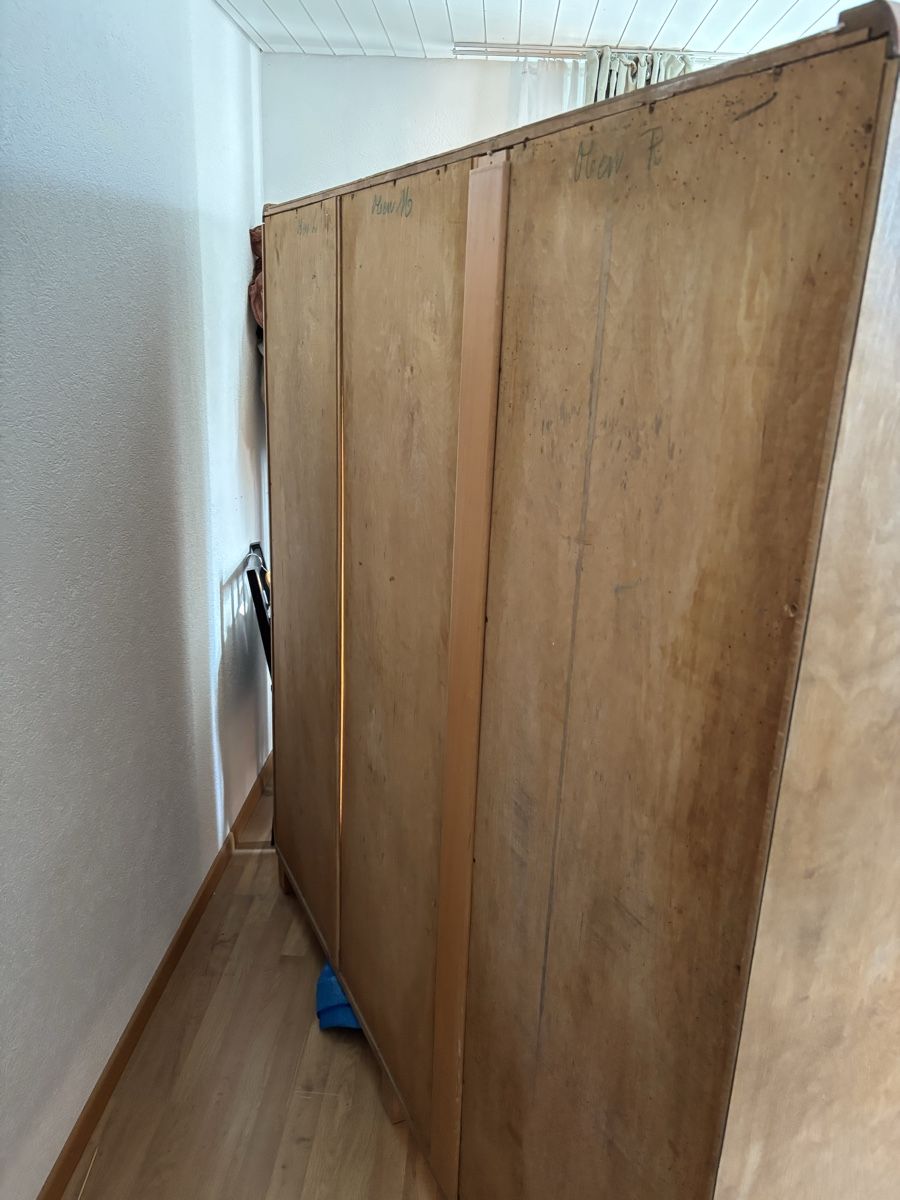 Schränke: Abtiker Kleiderschrank – Gebraucht aus Staffelbach von Jogri 4