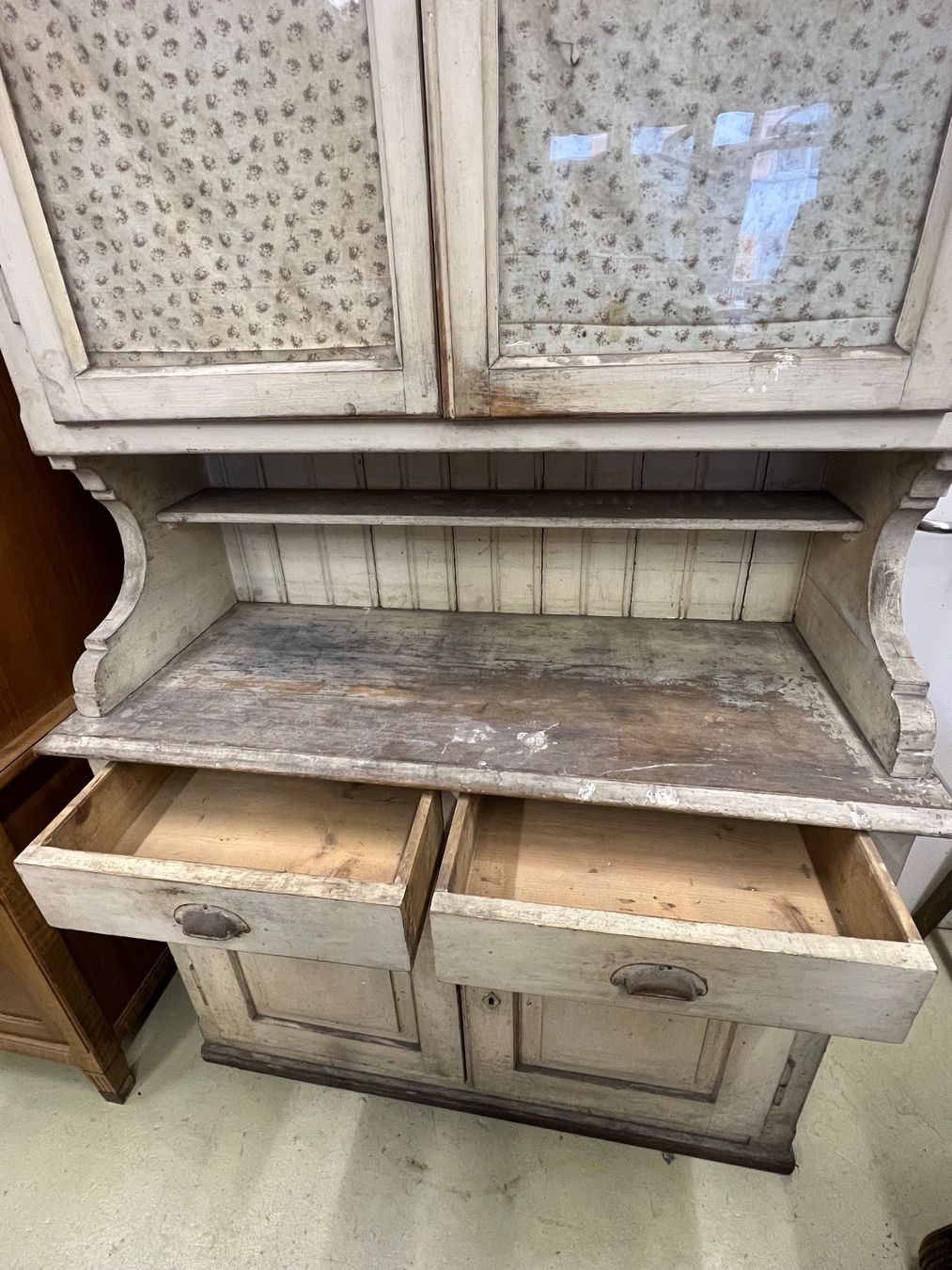 Credenze: Kuchenbuffet weiss (antik) – Usato da Solothurn venduto da Spicar 1