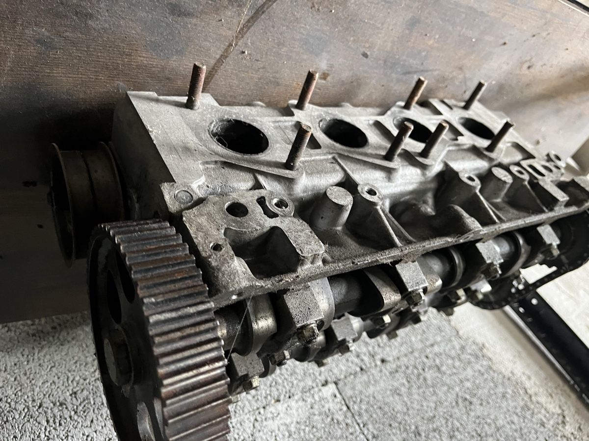 Volkswagen Tutti pezzi di ricambio auto: Zylinderkopf VW Golf Scirocco 16V – Usato da Lupfig venduto da ale_x9d8
