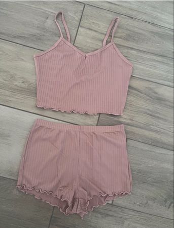 TOP UND SHORTS UNGETRAGEN GRÖSSE S