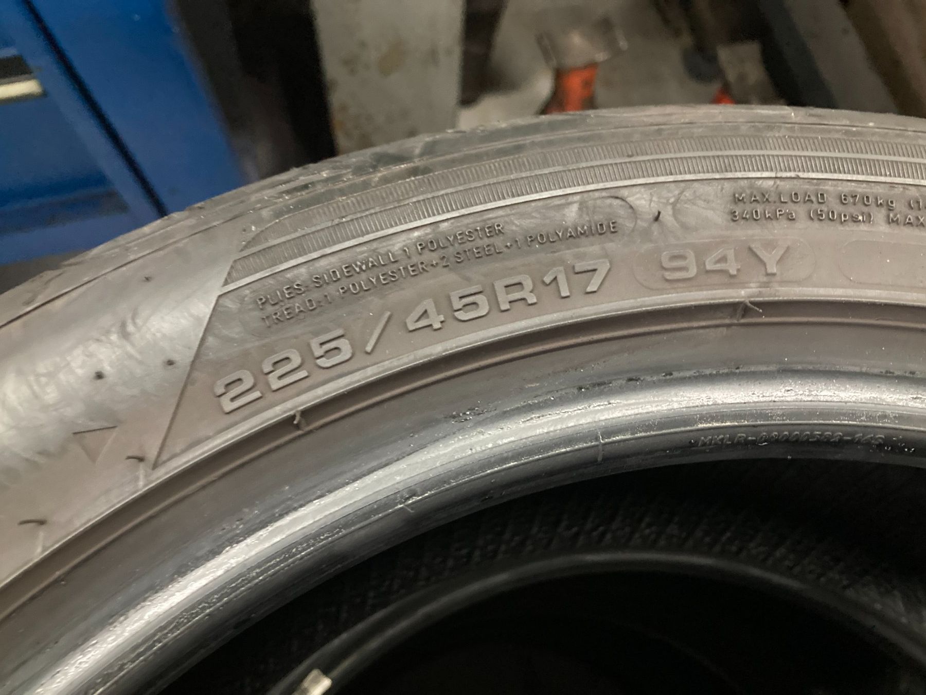 Goodyear Pneus & Kompletträder: 225/45R17 Sommerpneu Good Year – Gebraucht aus Cham von WB2223 2