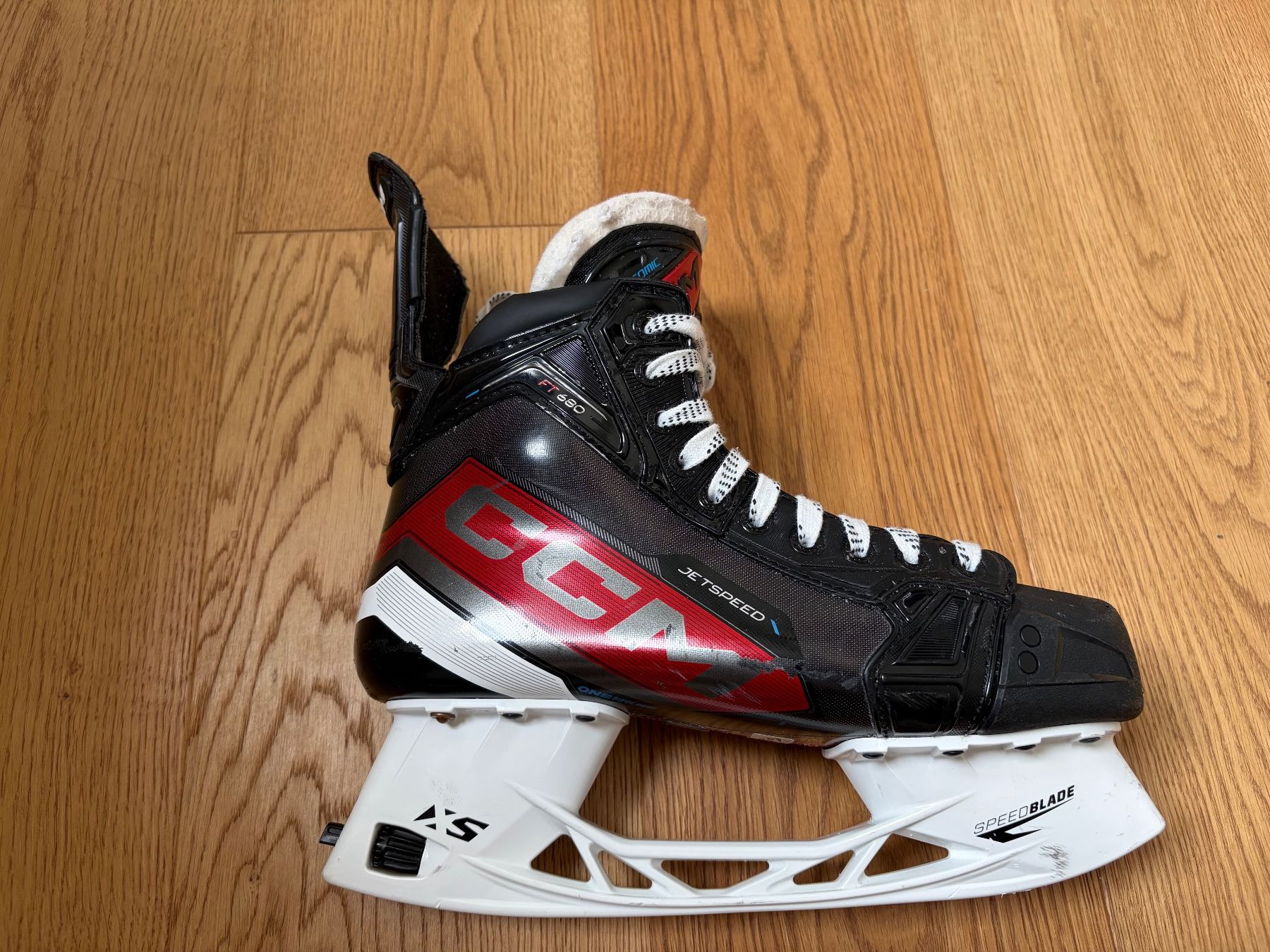 Ccm Pattini da ghiaccio: CCM FT680 Schlittschuhe, Grösse 8 Regulär – Usato da Unterengstringen venduto da amberwood 2