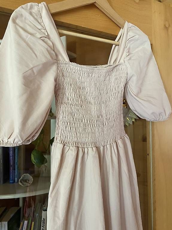 Robes: Rosanes Kleid  – D'occasion à Därstetten par yas_pb5r