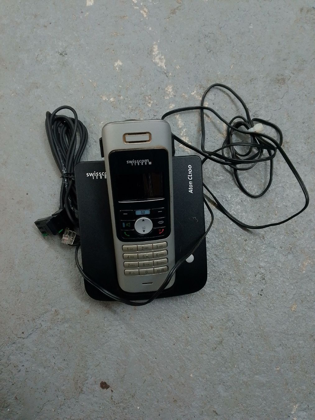 Swisscom Telefoni: Swisscom Aton CL100 Telefon mit Ladestation – Difettoso da Eschenbach SG venduto da sternen4