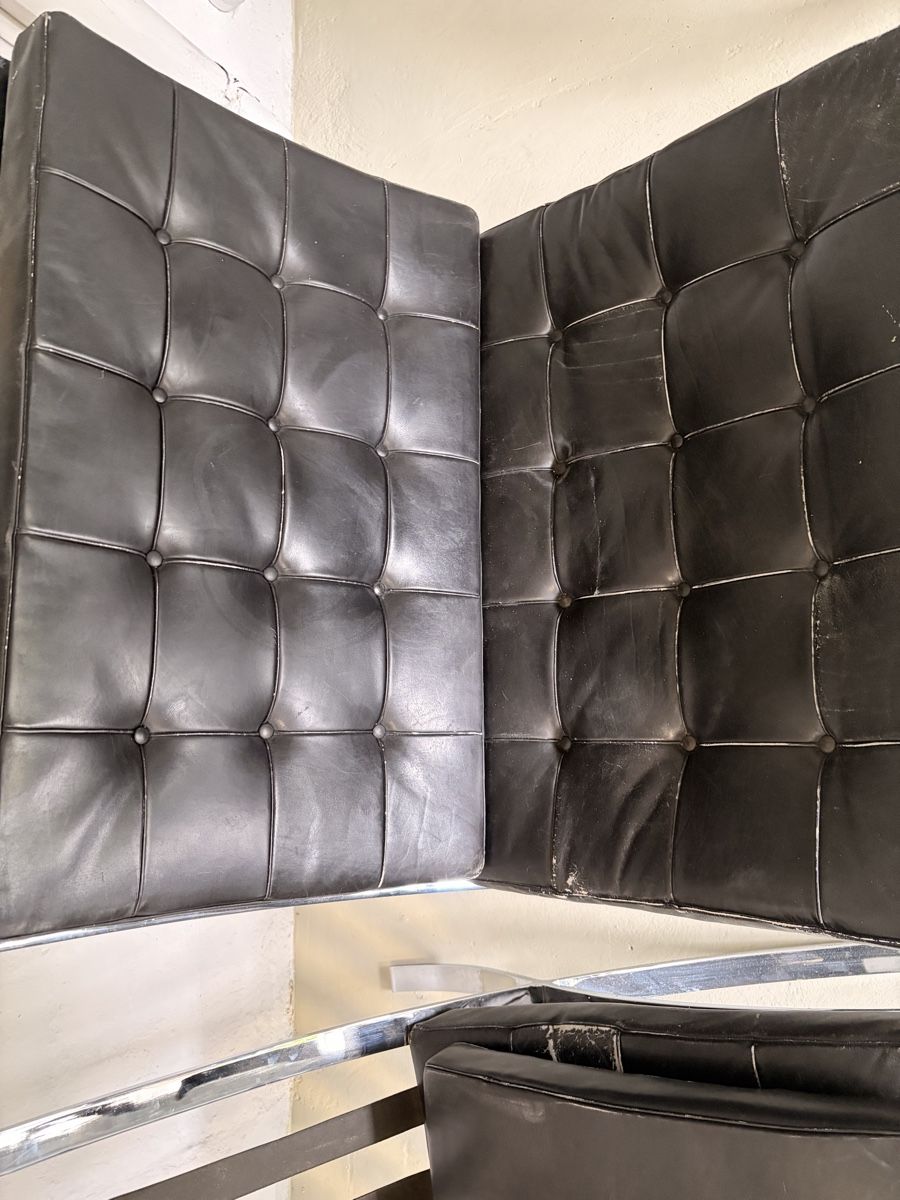 Poltrone: Barcelona Chair Vintage – Usato da Basel venduto da RausindieNatur