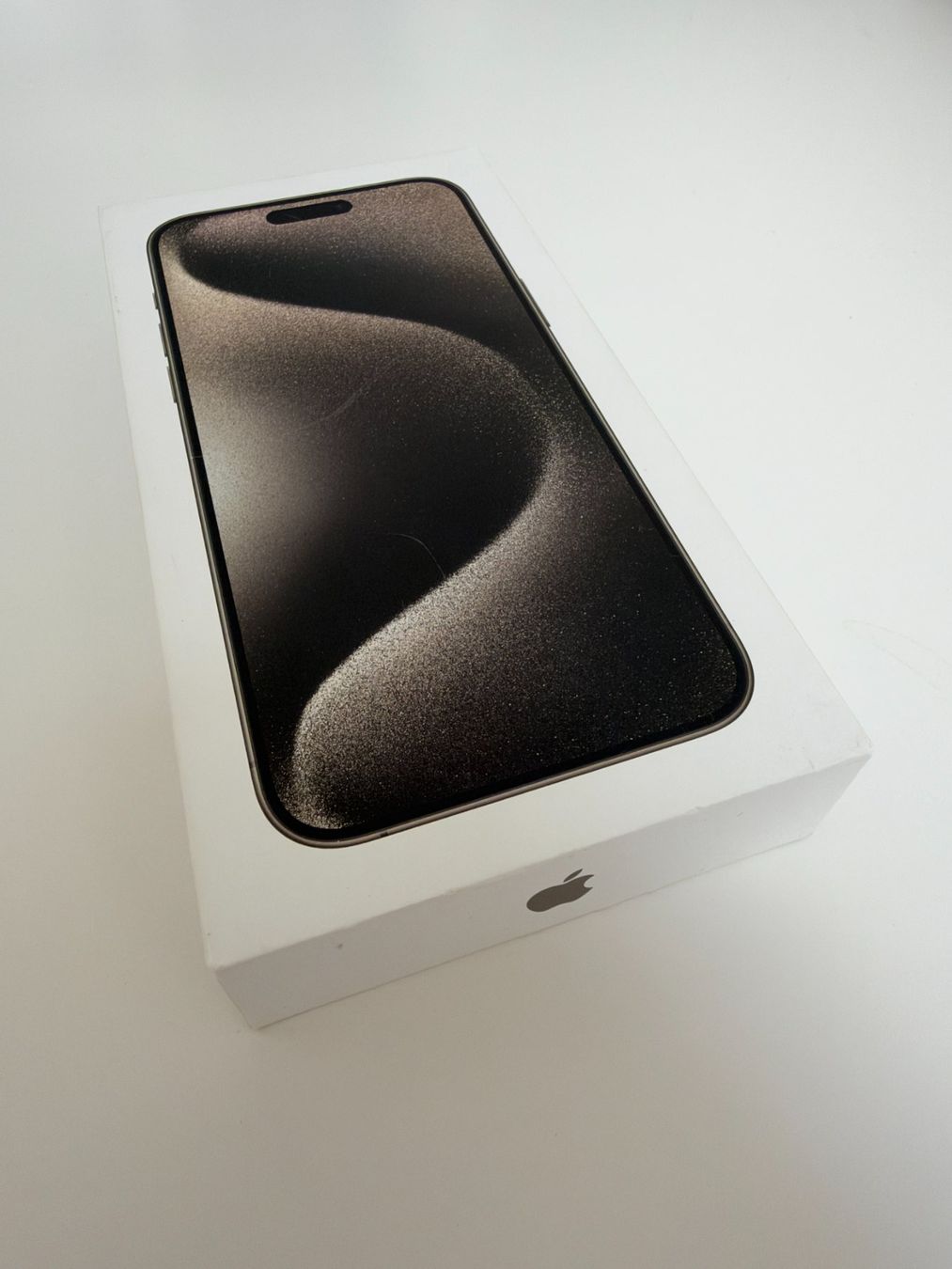 Apple Handys / Smartphones: iPhone 15 Pro Max 256 GB inkl. 8 Handyhüllen! – Gebraucht aus Reinach BL von tim_yy2s 2