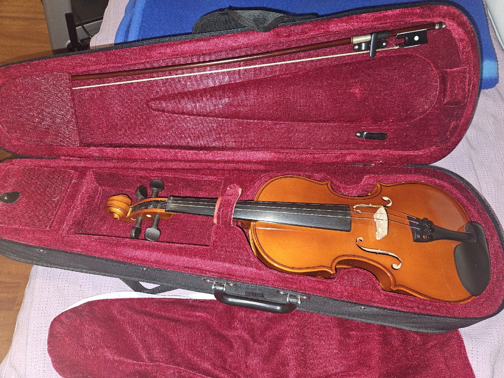 Strumenti musicali: 1/2 Geige mit Kasten und Bogen. – Usato da Alpnachstad venduto da conny1786