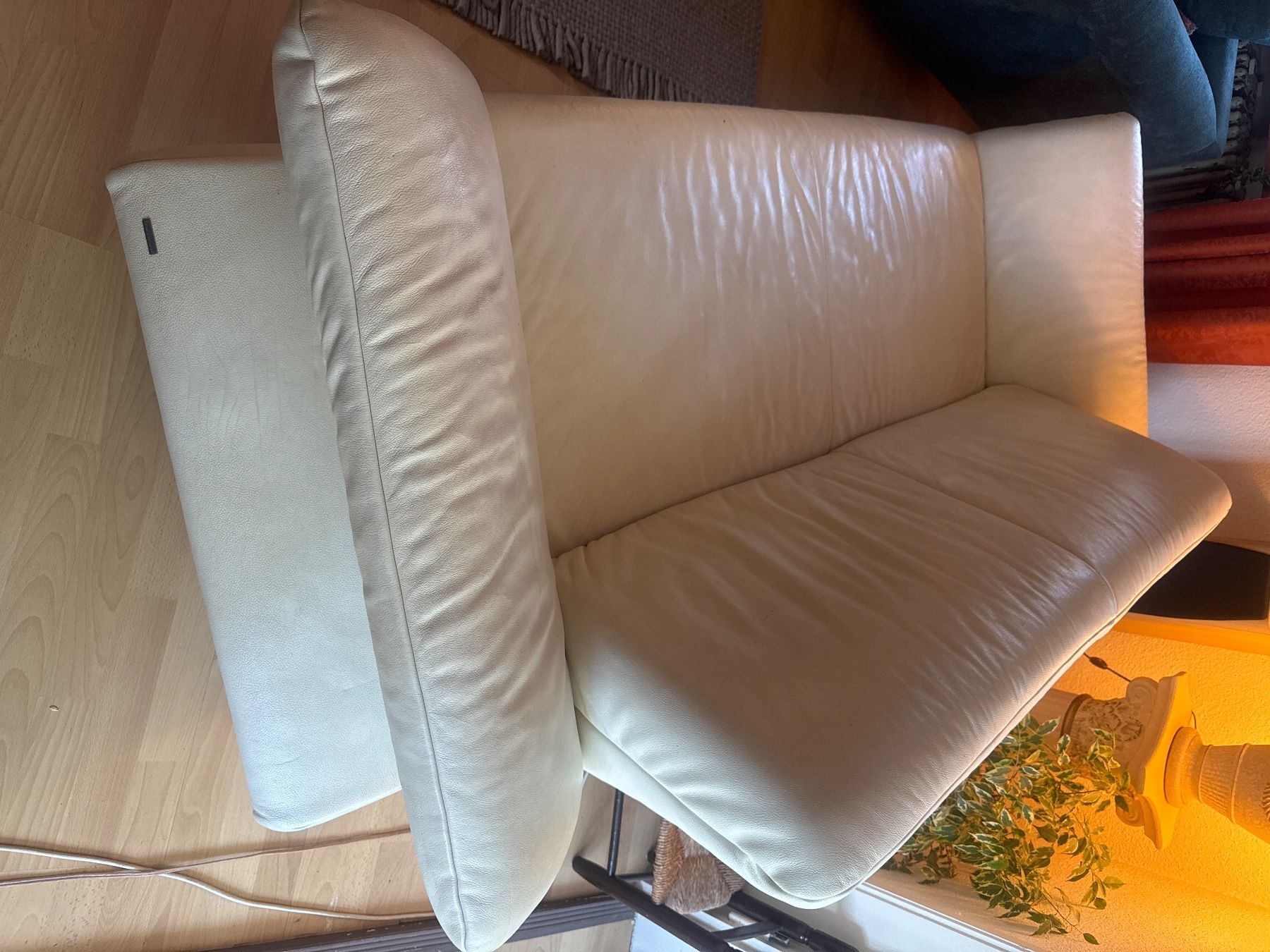 Koinor Divani: Ledersofa hellbeige 2-Sitzer guter Zustand – Usato da Solothurn venduto da Schnyder6829 1