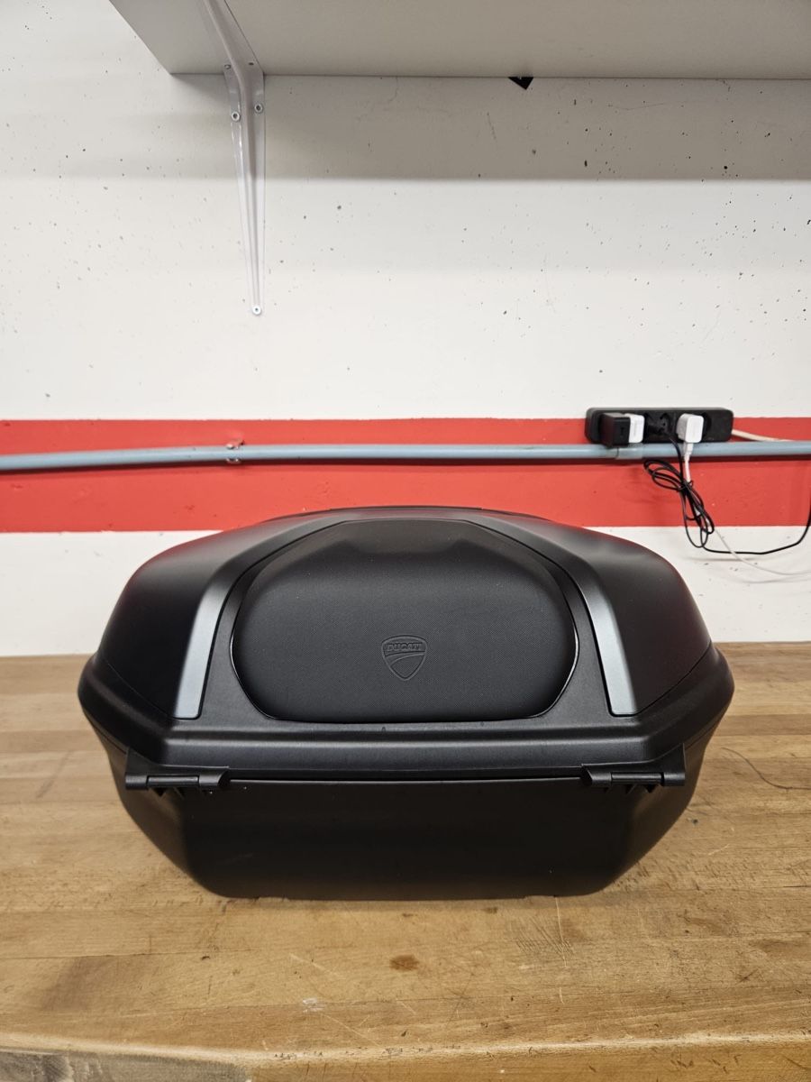 Ducati Topcase: Ducati Topcase Original mit Befestigung Winter Schnäppchen! – Usato da Staad SG venduto da xsarax 1