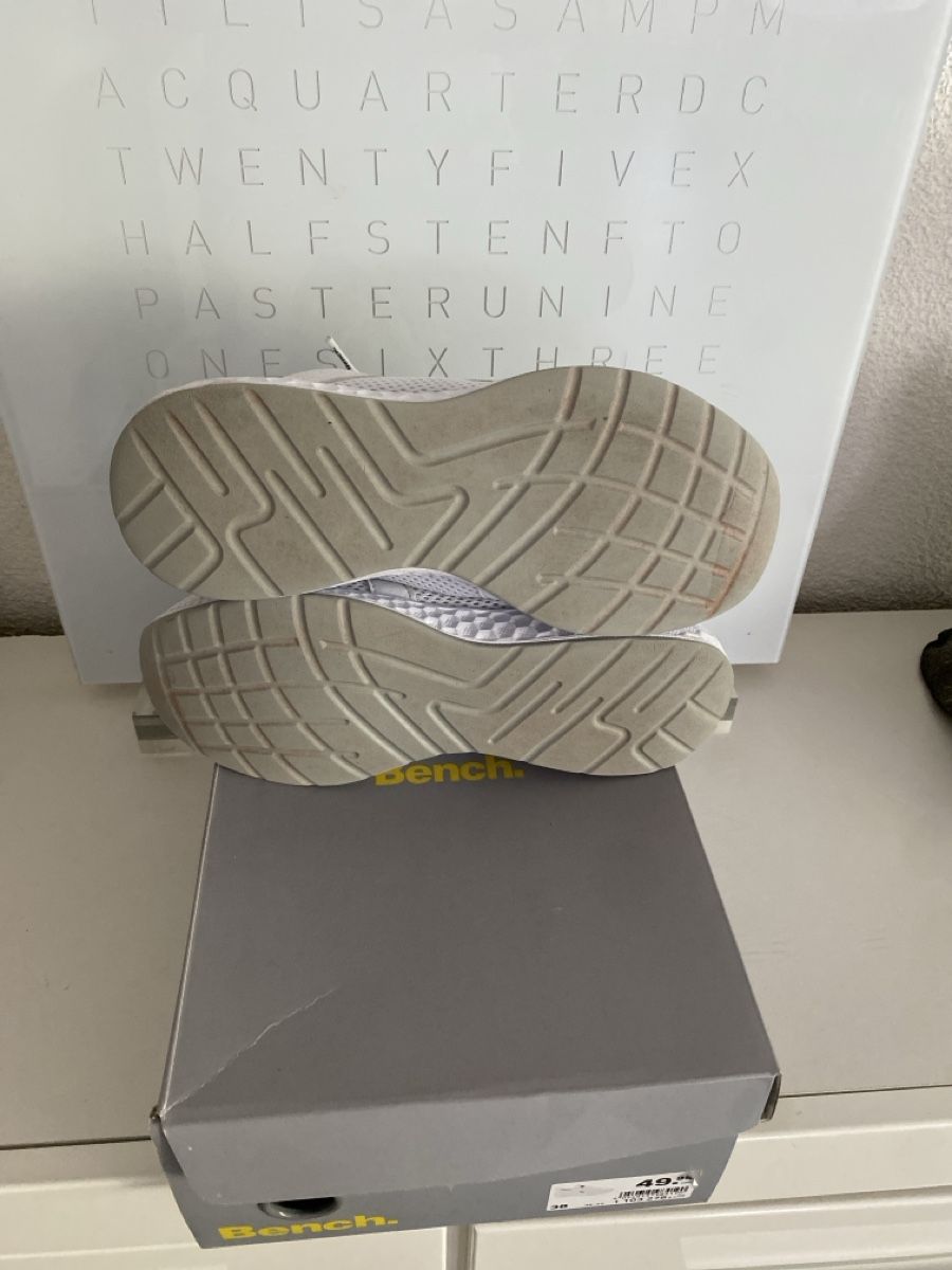 Bench Chaussures filles: Baskets Bench blanches taille 38 – D'occasion à Grenchen par O.r.i.g. 4