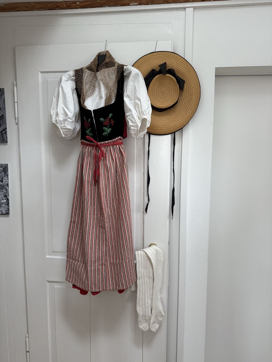 Costumes: Brienzer Arbeitertracht Gr 36 – D'occasion à Rüschlikon par clean-teeth 2