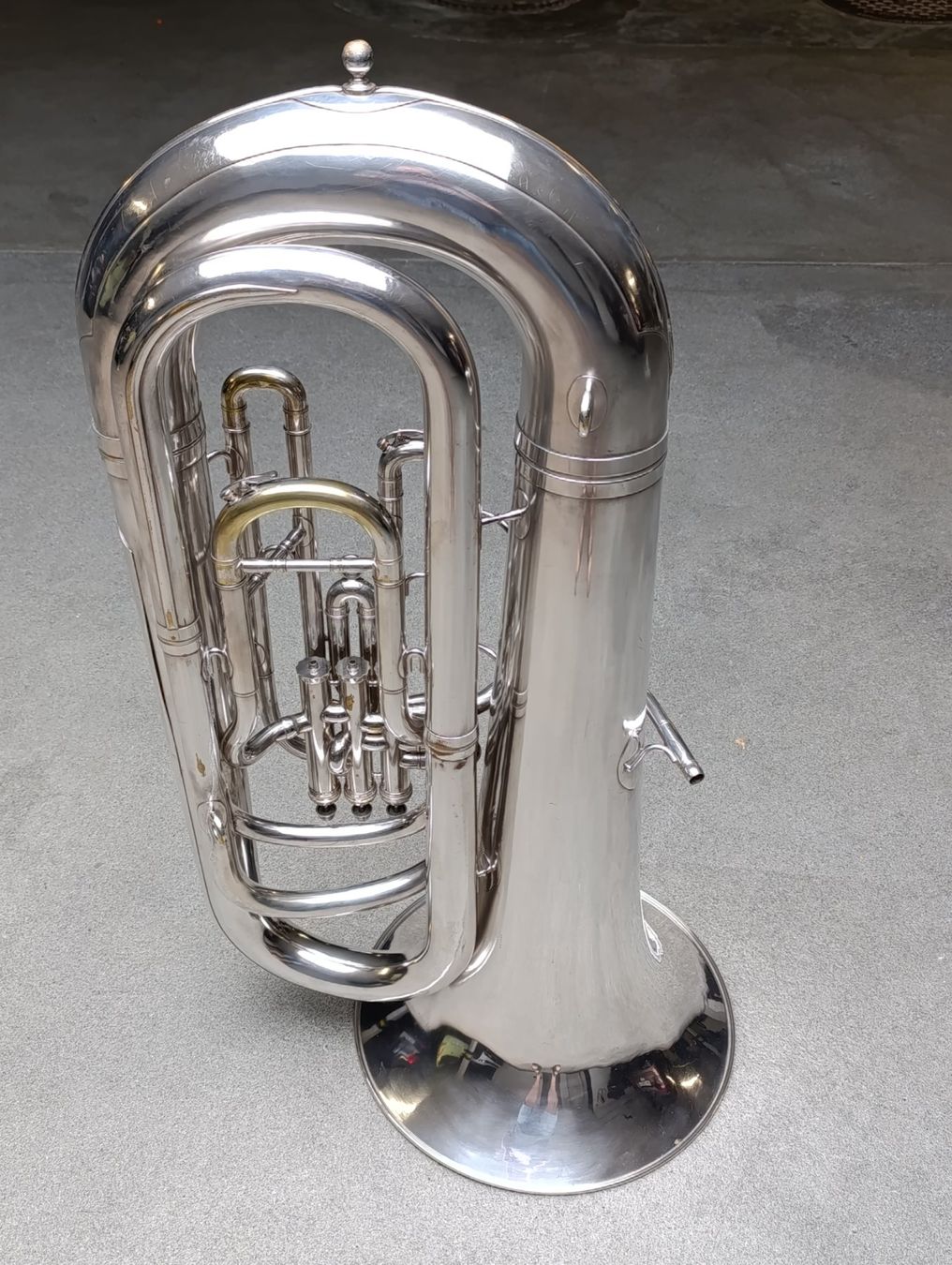 Besson Instruments de musique: B Tuba Besson New Standard England – D'occasion à Oberdorf NW par 60nafets