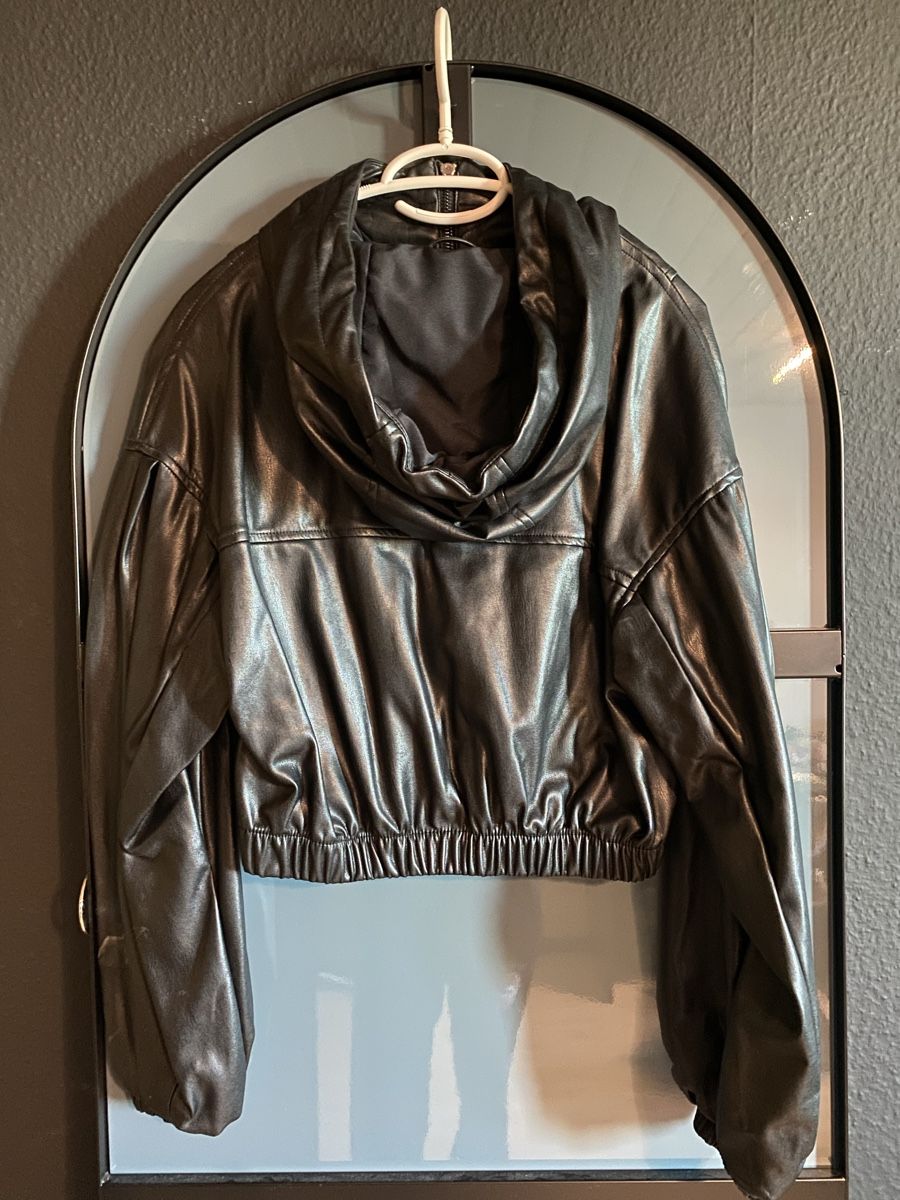 Maglioni & Felpe: Kunstleder Pullover mit Kapuze, neuwertig, Gr. XS – Nuovo (secondo la descrizione) da Sitterdorf venduto da SecondHandRe 1