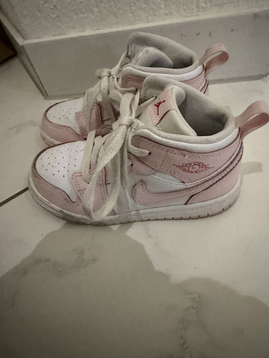 Nike Schuhe für Mädchen: Nike Grösse 26 – Gebraucht aus Effretikon von mige82