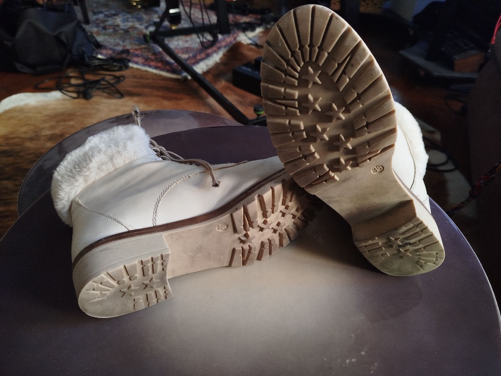 Damenschuhe: weisse Winterstiefel mit Fellabschluss – Gebraucht aus St. Gallen von jbu_ns6v 5