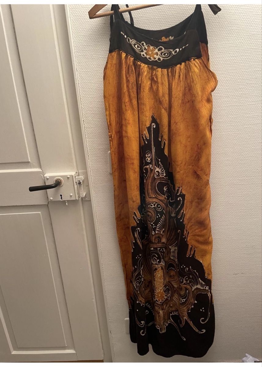 Vestiti: SOMMERLICHES MAXIKLEID MIT BATIKMUSTER, GRÖSSE M – Usato da Dübendorf venduto da ali_g7p8