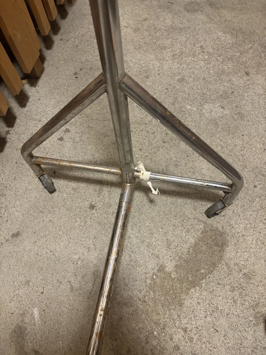 Sonstige Dekorationen & Accessoires: Kleiderständer Metall Rollbar mit Masseinteilung 175cm – Gebraucht aus Zürich von suo_c7fk 7