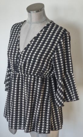 SM 36-38 leichte ital Bluse Crêpe schwarz écru gepunktet 3/4