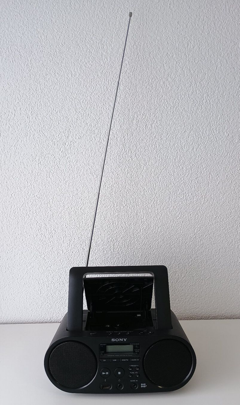 Sony Lettore multimediale & Streamer: SONY DAB+ & FM, CD/MP3, USB, Aux-in, kleiner "Ghettoblaster" – Usato da Dietikon venduto da esOctopus 6