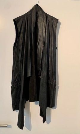 UTZON leather vest