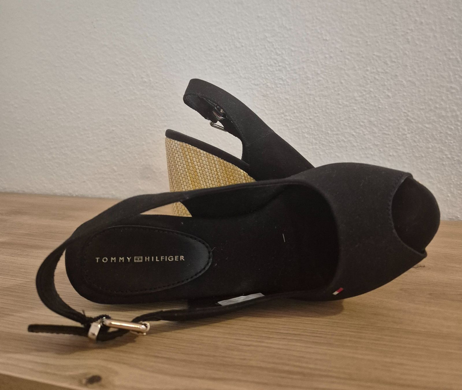 Tommy Hilfiger Damenschuhe: TOMMY HILFIGER Sandale – Gebraucht aus Mellingen von Loewe2006 2