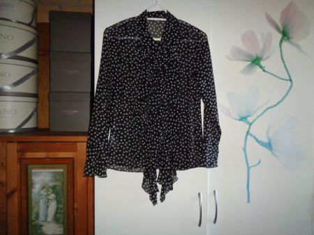 *** Hübsche leichte Punkte Bluse *** / Details vorne