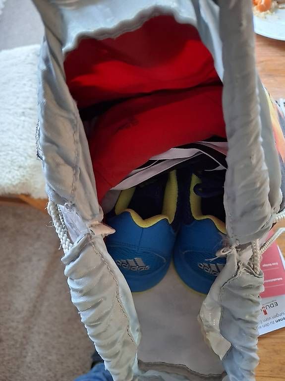 Trainer, Turnhosen & -trikots: Turnkleider – Gebraucht aus Melchnau von Energypit 1