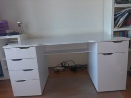 Schreibtisch weiss hochglanz mit Schubladen gebraucht.