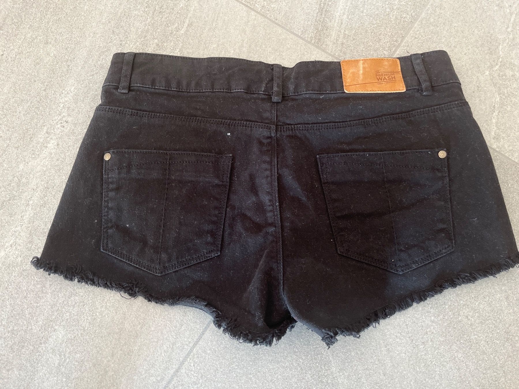 Zara Jeans: Jeans short Zara – Nuovo (secondo la descrizione) da Besazio venduto da EmyScucy 1