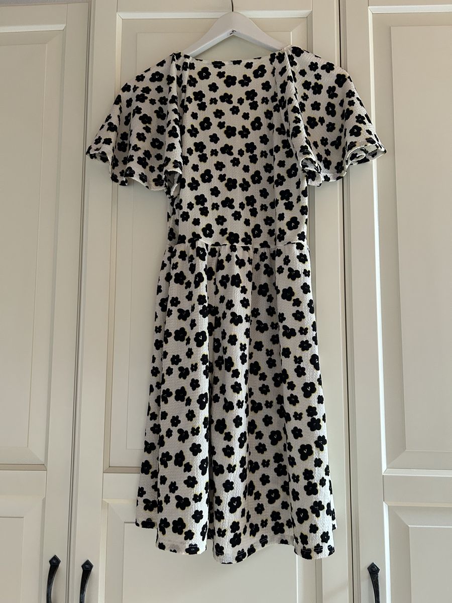 Primark Robes: Mit Blumenprint: Kleid PRIMARK, off white, Grösse 40 – Neuf (Voir description) à Diessenhofen par Bmaurice 2