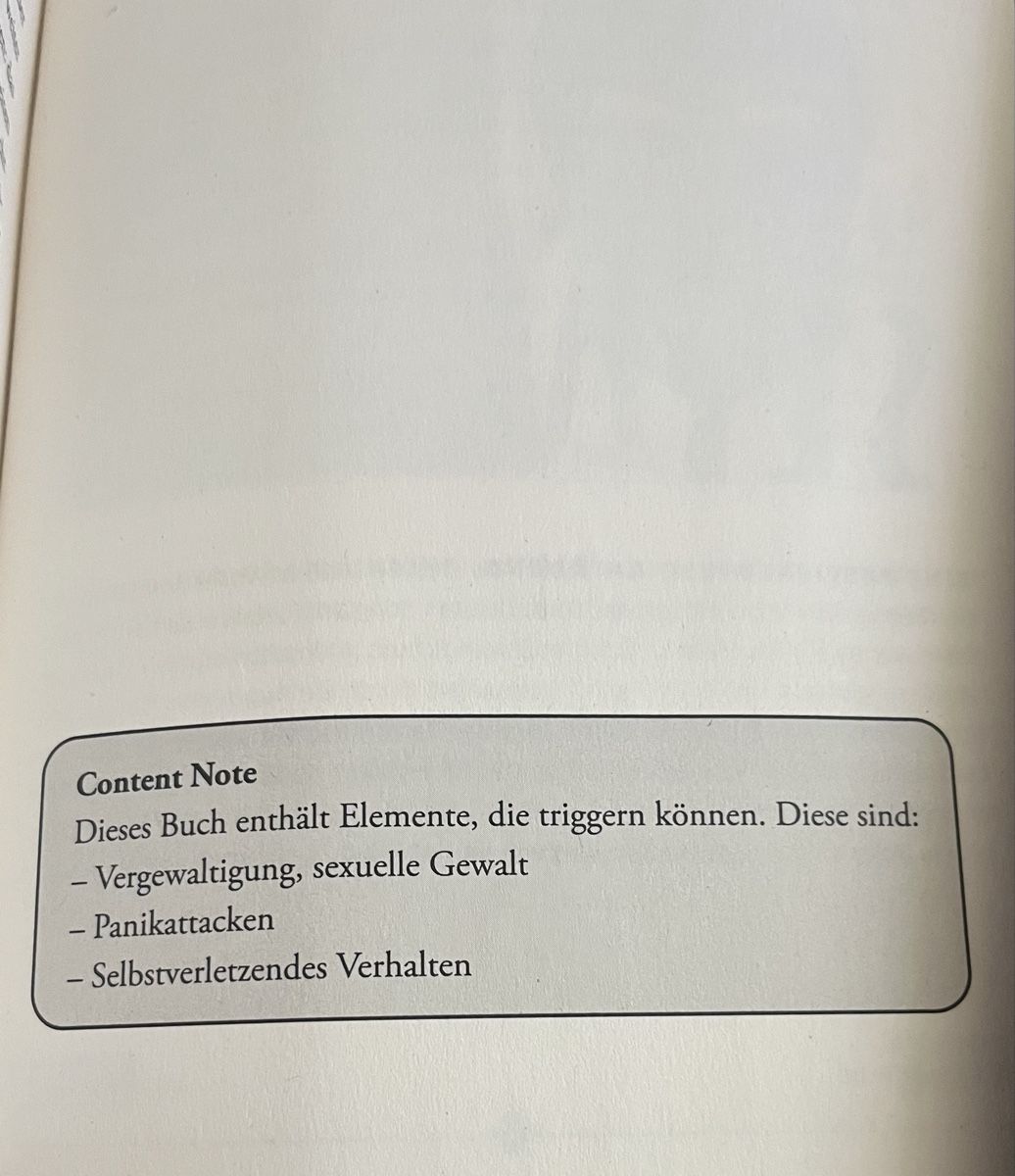 Libri: Buch - The Sharp Edge Of Silence – Nuovo (secondo la descrizione) da Strengelbach venduto da luvbyeol_26 2