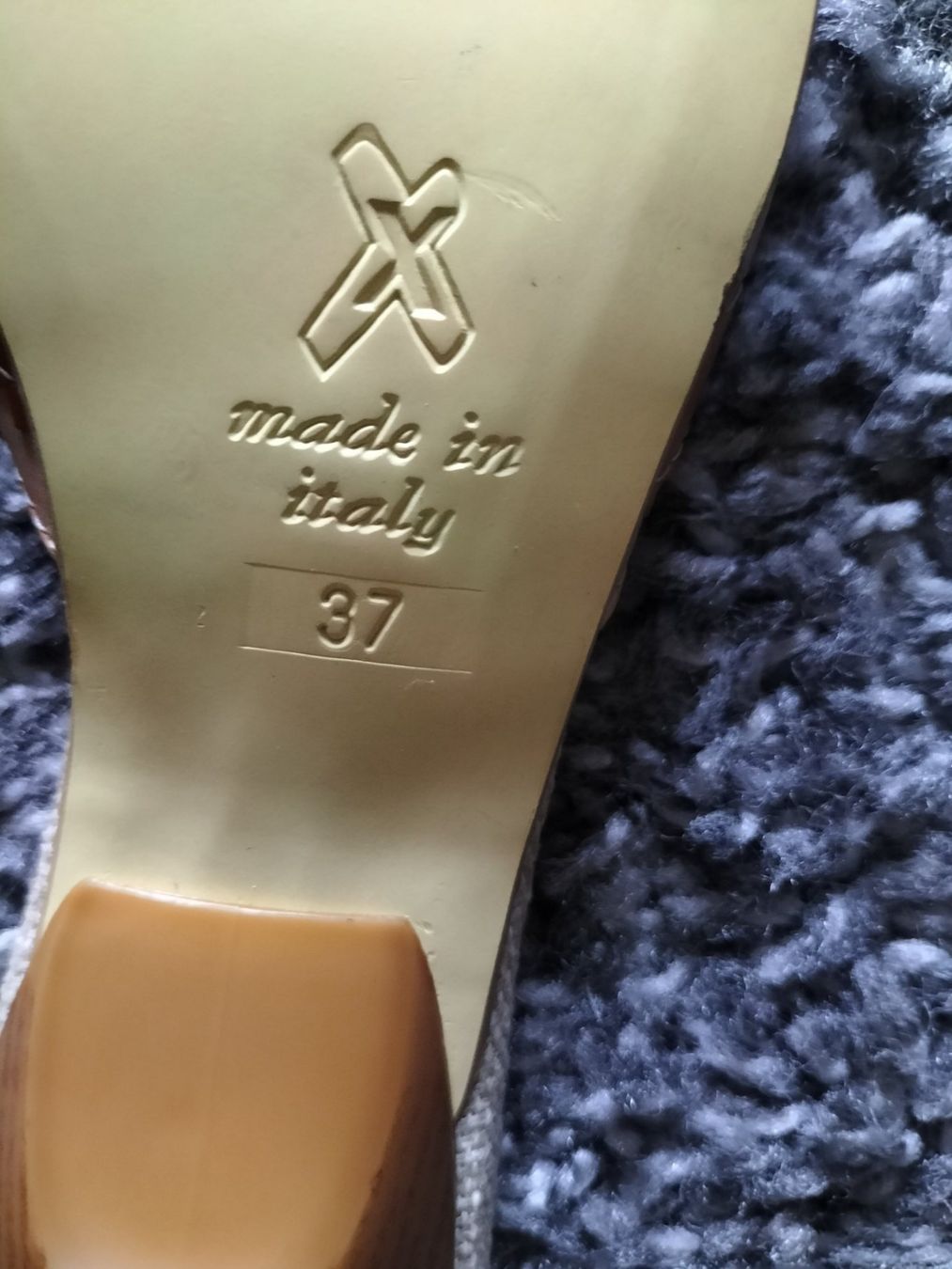 Damenschuhe: exquisite Pumps – Gebraucht aus Sins von Taschending 2