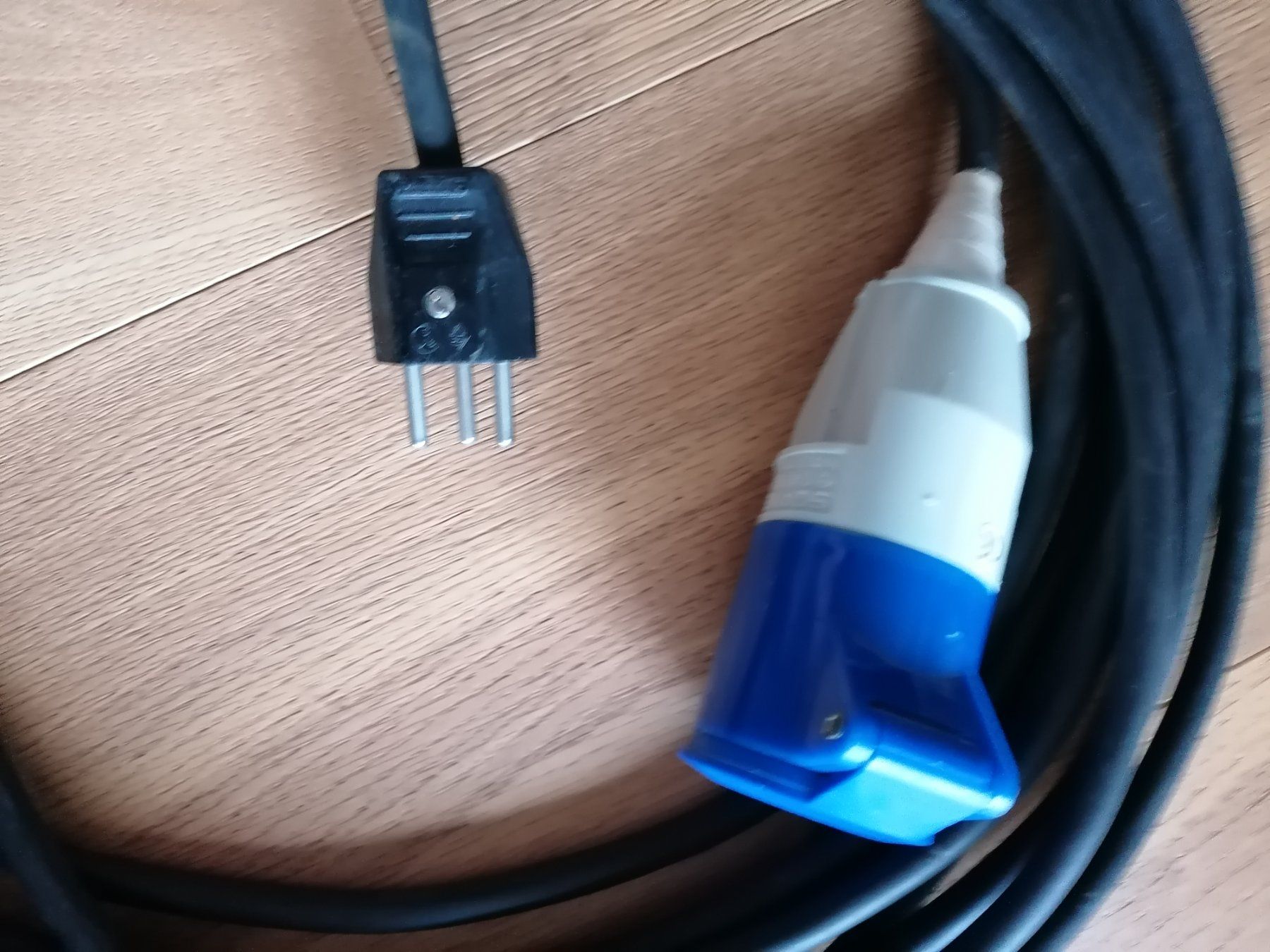 Cavi: 16 Ampere Kabel – Usato da Geroldswil venduto da Dirici 1