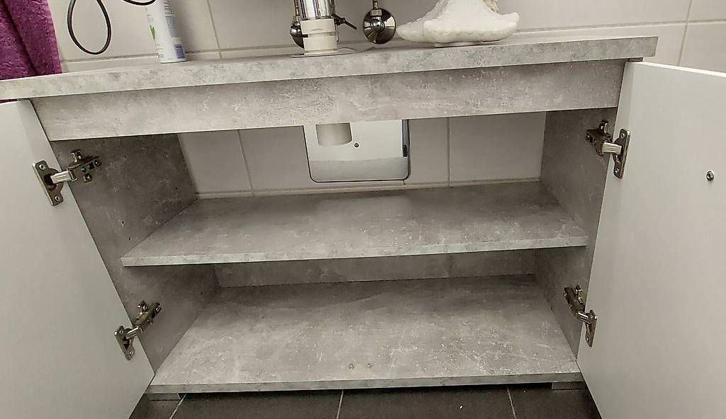 Mobili per bagno: Badezimmer Unterschrank – Usato da Münchenstein venduto da Alicia_Michelle 1