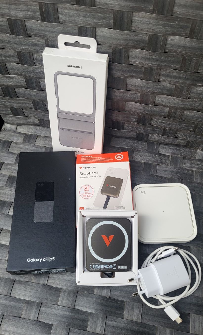 Samsung Telefoni cellulari / Smartphones: Téléphone Z Flip 5 – Usato da Fribourg venduto da VictoriaShop7