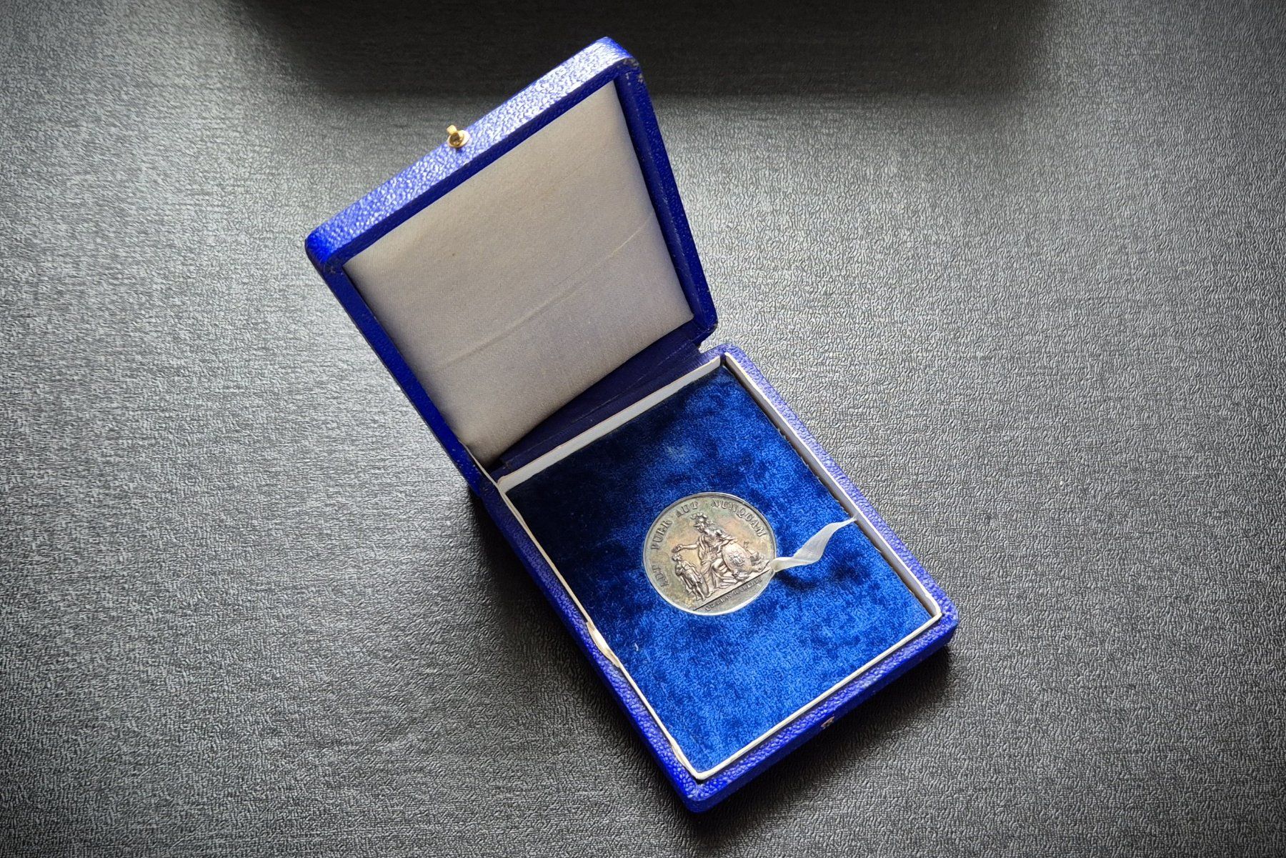 Medaglie: Schulprämie: VEVEY 1872 (mit Etui) – Usato da Zürich venduto da brinkosos 4