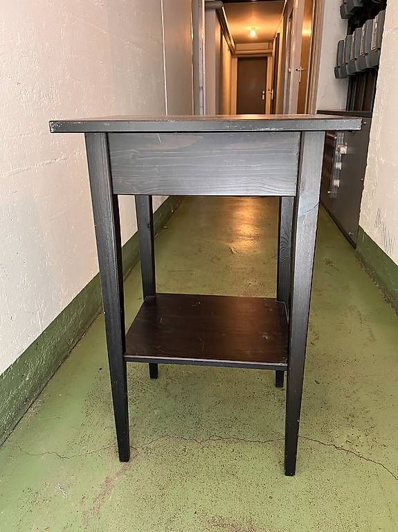 Nachttische: HEMNES Ikea Ablagetisch – Gebraucht aus Ittigen von Sanda-Panda 3