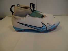 Sehr schönen Fussballschuhen Nike, Gr. 32