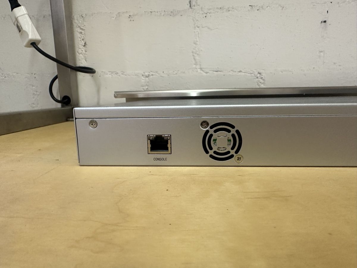 Ubiquiti Hubs & Switches: UniFi Switch 48 Port – D'occasion à Luzern par FrankGroebel 5